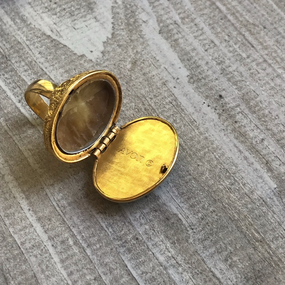 Vintage Avon Locket Ring Gold Green Boho Statement Ring 70s - Picture 9 of 15